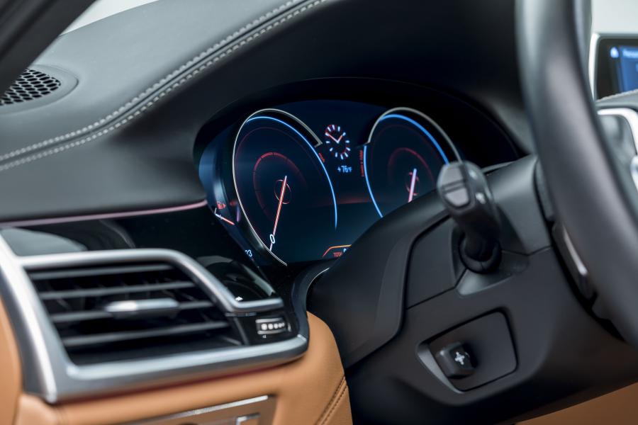 Панель приборов BMW 750i xDrive M Sport (G11) 2016 года  (NA) (фото 24 из 47)